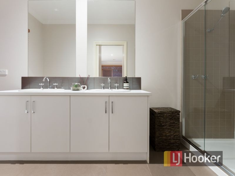 14 Banjo Paterson Drive, Pakenham VIC 3810