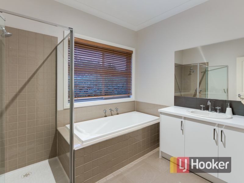 14 Banjo Paterson Drive, Pakenham VIC 3810