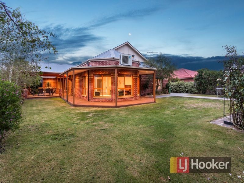 14 Banjo Paterson Drive, Pakenham VIC 3810