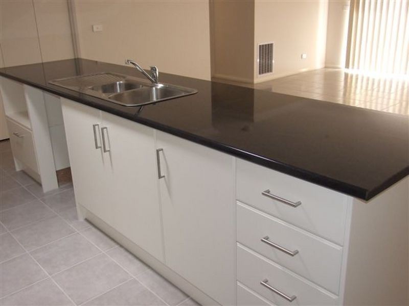 2 & 3/8 Jamieson Court, Pakenham VIC 3810