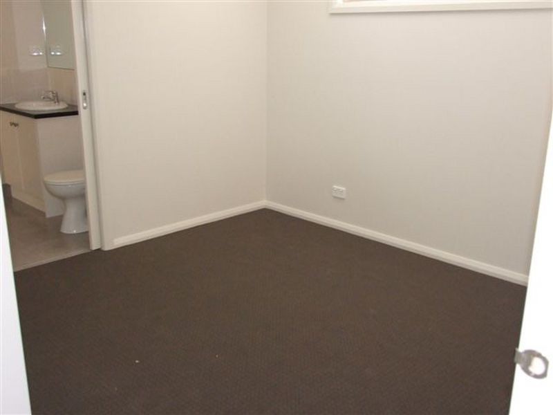 2 & 3/8 Jamieson Court, Pakenham VIC 3810