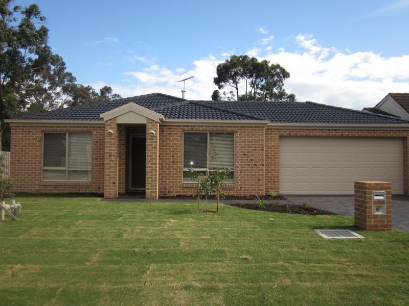 1 & 4/8 Jamieson Court, Pakenham VIC 3810
