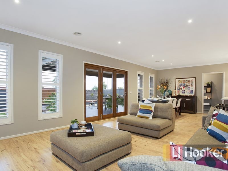 7 Page Close, Pakenham VIC 3810