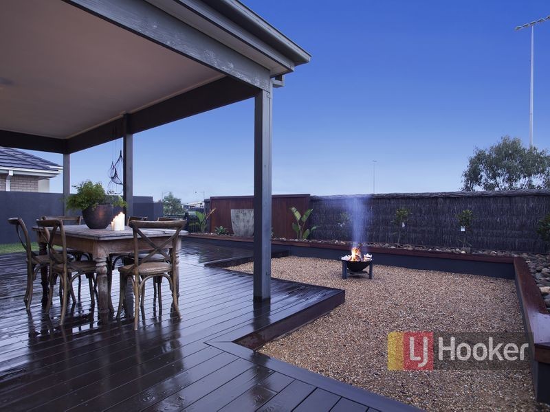 7 Page Close, Pakenham VIC 3810
