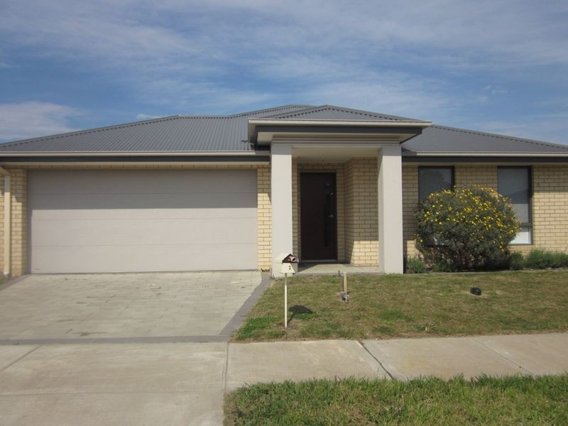2 Laurel Lane, Pakenham VIC 3810