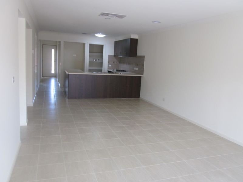 12 Midori Lane, Officer VIC 3809