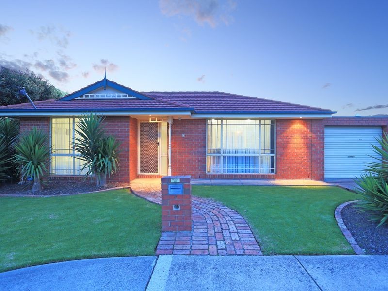 2/83 Racecourse Road, Pakenham VIC 3810