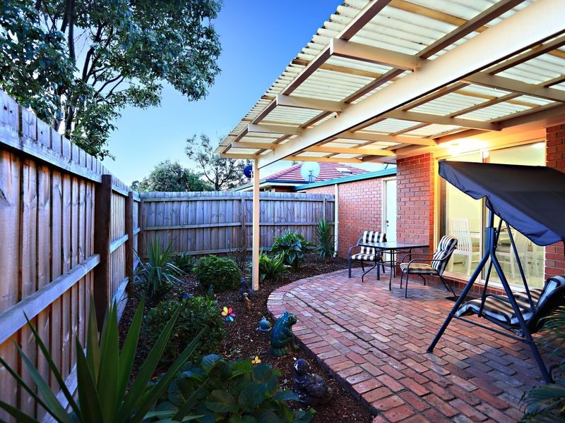 2/83 Racecourse Road, Pakenham VIC 3810
