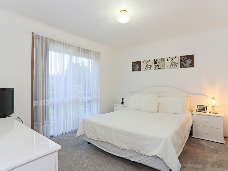 2/83 Racecourse Road, Pakenham VIC 3810