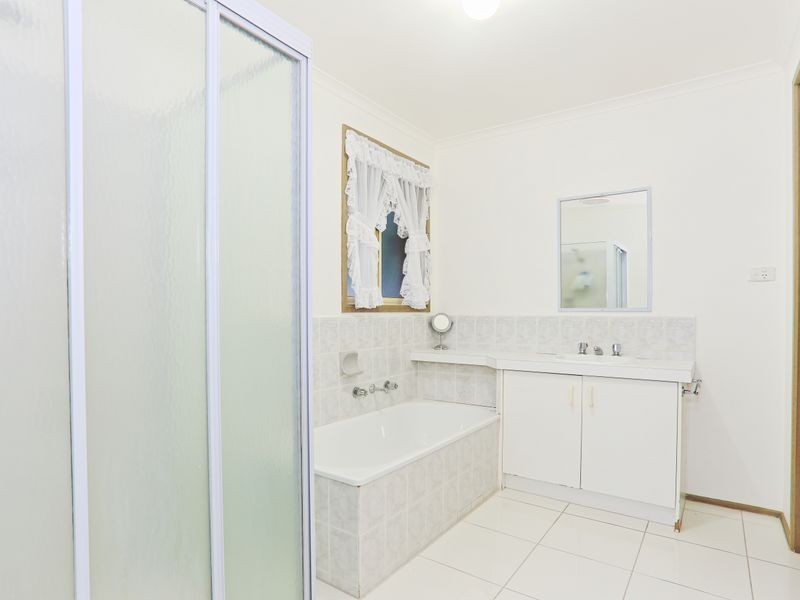 2/83 Racecourse Road, Pakenham VIC 3810