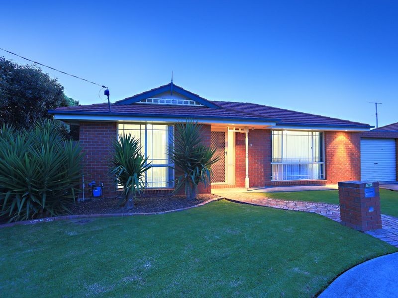 2/83 Racecourse Road, Pakenham VIC 3810
