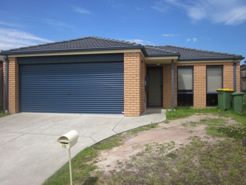 10 Sir Thomas Drive, Pakenham VIC 3810
