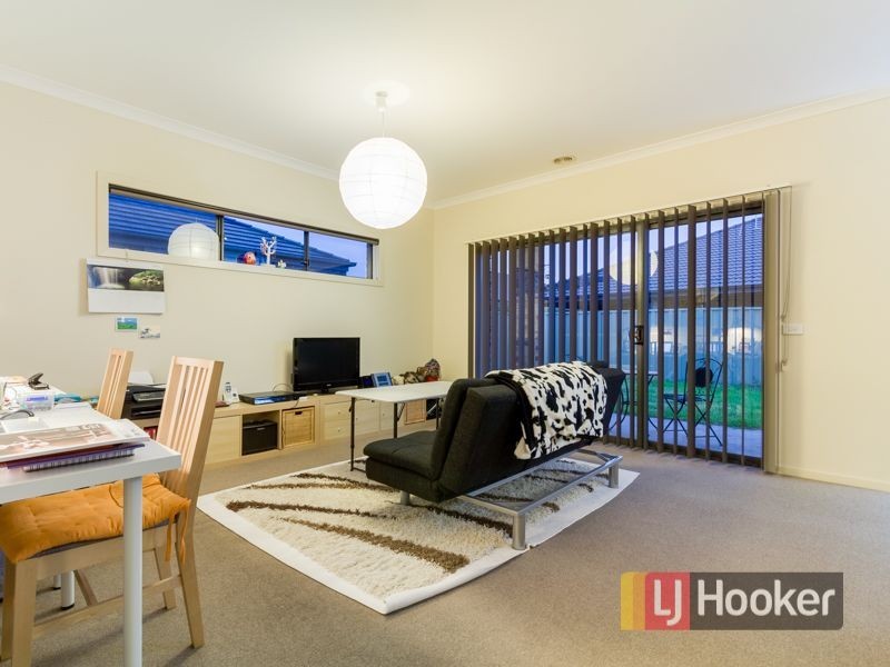 4 Cohens Way, Pakenham VIC 3810