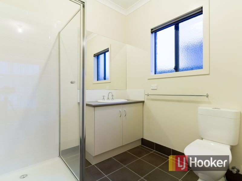 4 Cohens Way, Pakenham VIC 3810