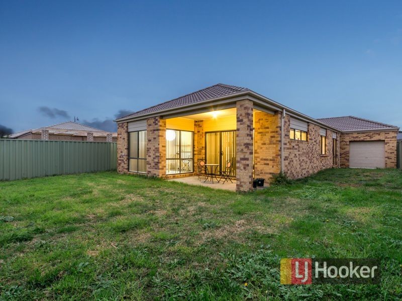 4 Cohens Way, Pakenham VIC 3810