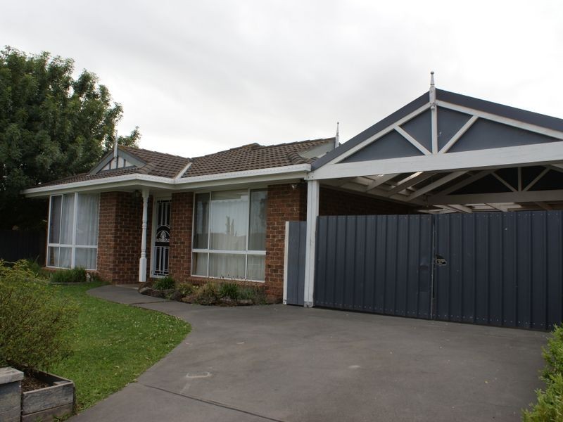 29 Dunbarton Drive, Pakenham VIC 3810
