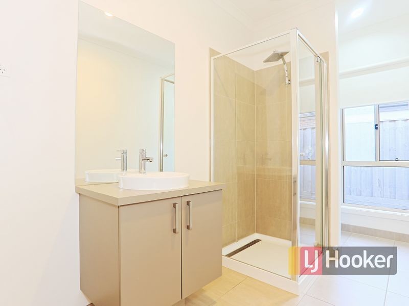 78 Banjo Paterson Drive, Pakenham VIC 3810