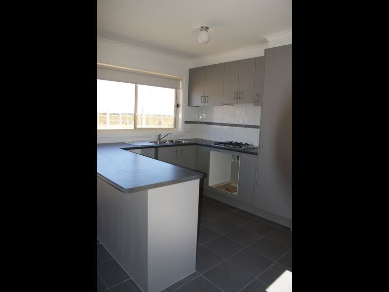 2 Belvedere Crescent, Pakenham VIC 3810
