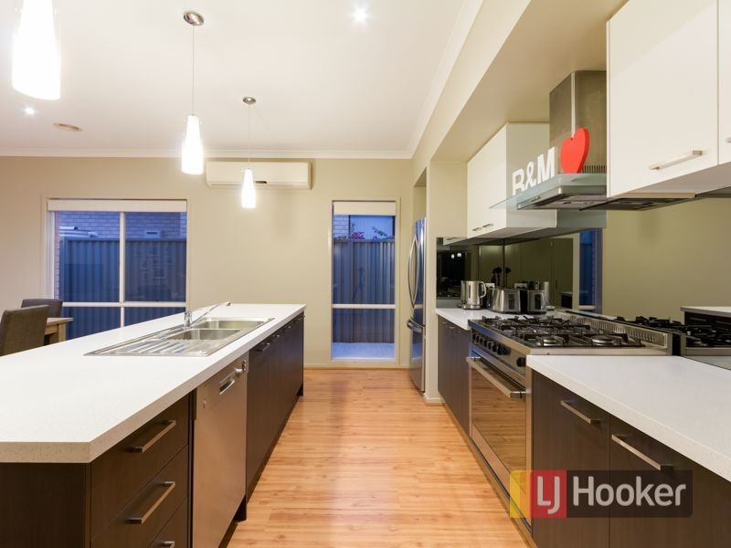 6 Sandpiper Close, Pakenham VIC 3810