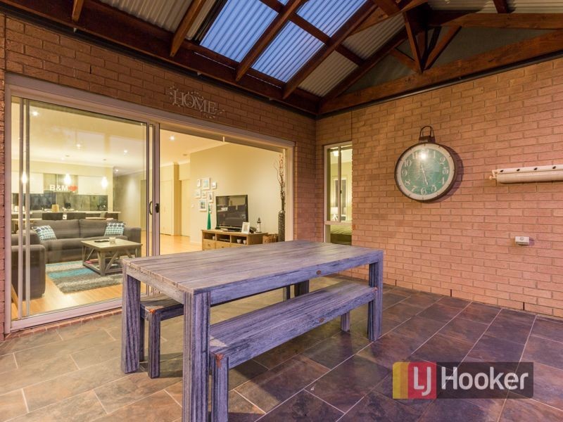 6 Sandpiper Close, Pakenham VIC 3810