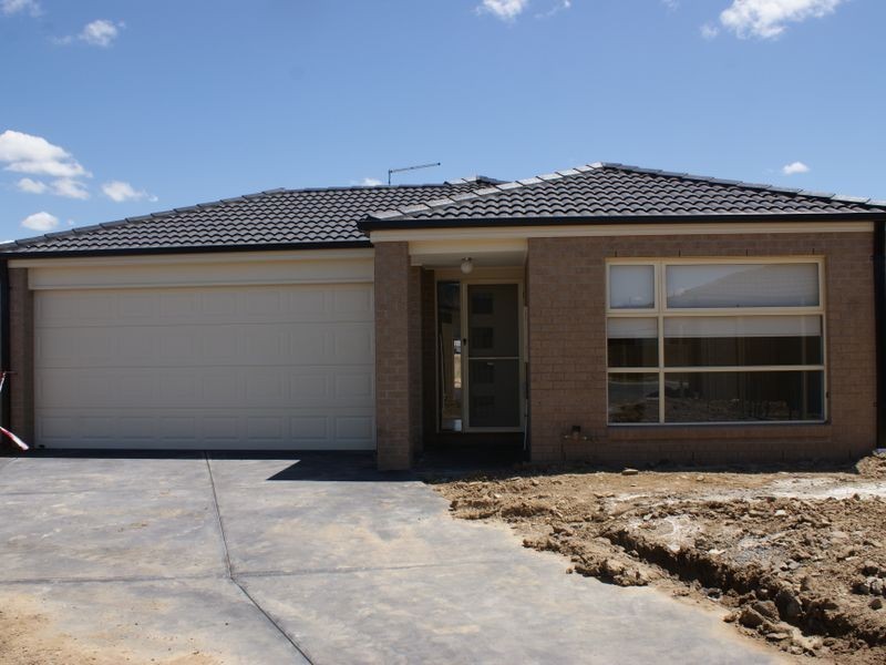 4 Belvedere Drive, Pakenham VIC 3810