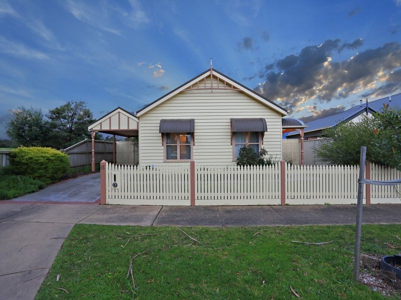 15 Catherine Place, Pakenham VIC 3810