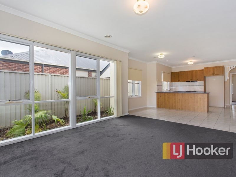 15 Catherine Place, Pakenham VIC 3810