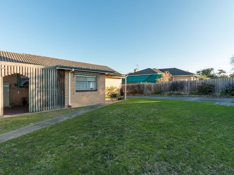 16 Princes Highway, Pakenham VIC 3810