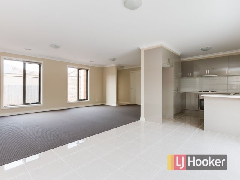 2/3 Anderson Street, Pakenham VIC 3810