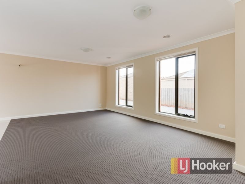 2/3 Anderson Street, Pakenham VIC 3810