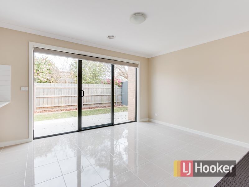 2/3 Anderson Street, Pakenham VIC 3810