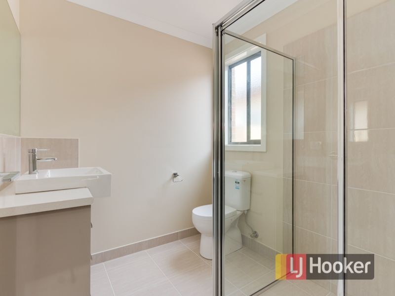 2/3 Anderson Street, Pakenham VIC 3810