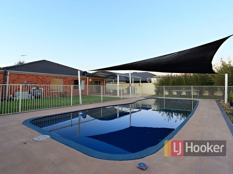 19 Viola Avenue, Pakenham VIC 3810