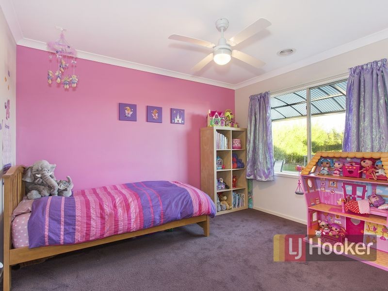 19 Viola Avenue, Pakenham VIC 3810