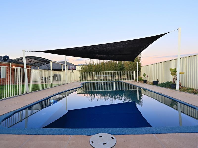 19 Viola Avenue, Pakenham VIC 3810