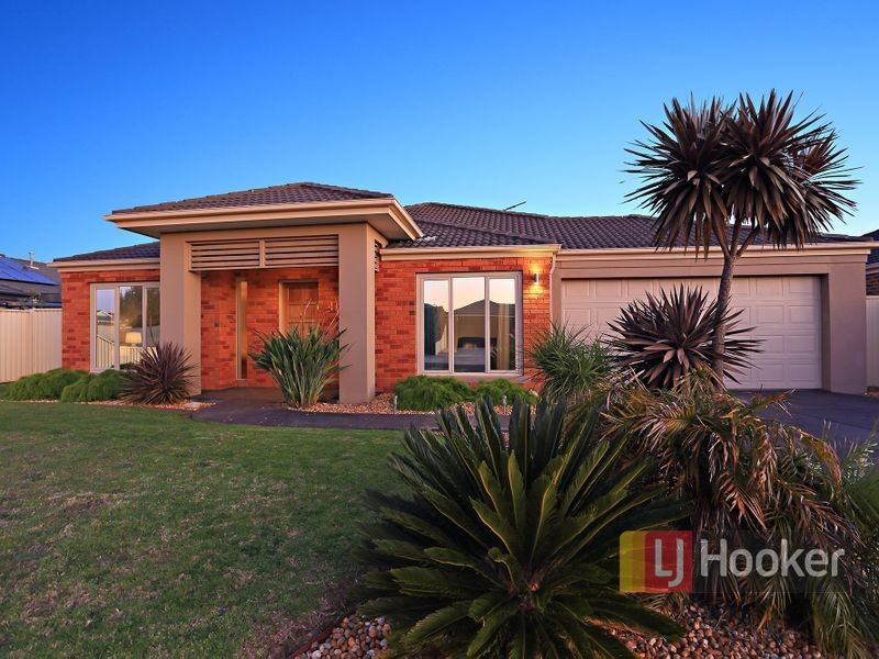 19 Viola Avenue, Pakenham VIC 3810