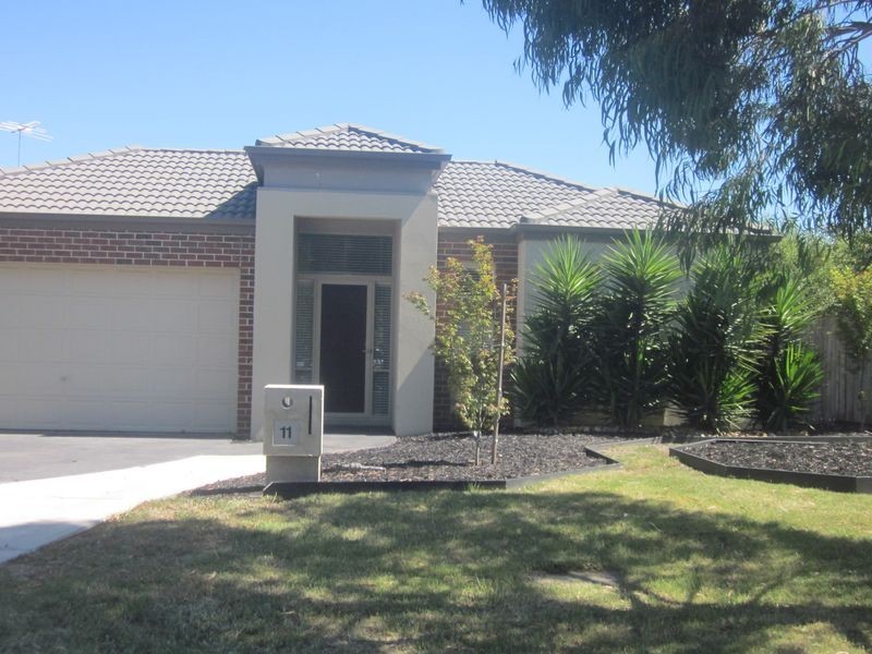 11 Hopkins Pass, Pakenham VIC 3810