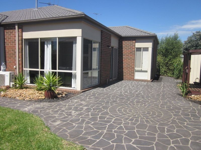 11 Hopkins Pass, Pakenham VIC 3810
