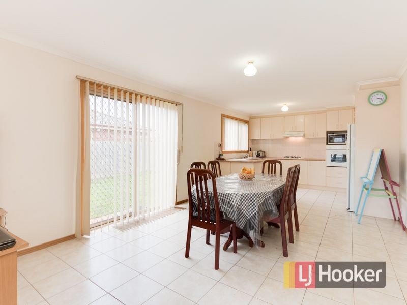 5 Rossi Close, Pakenham VIC 3810