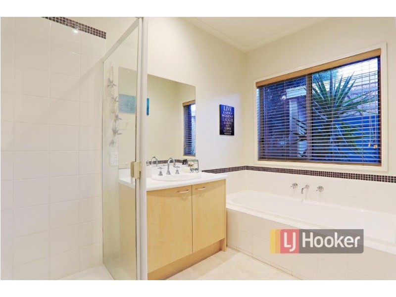 1 Flinders Chase, Pakenham VIC 3810