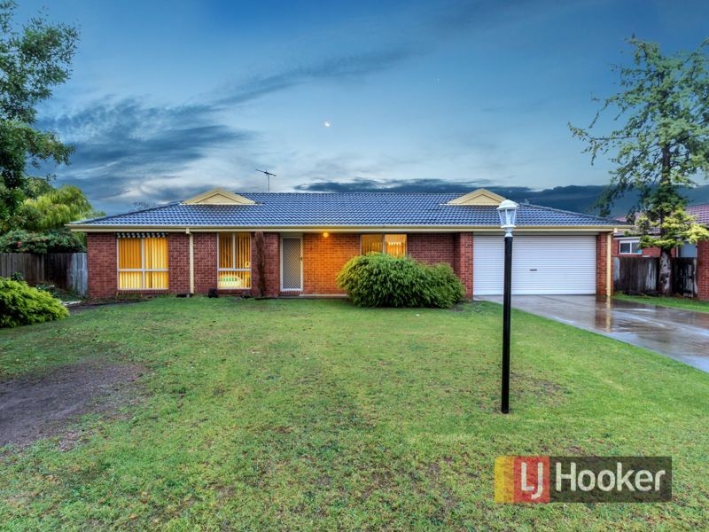 9 Mark Place, Pakenham VIC 3810