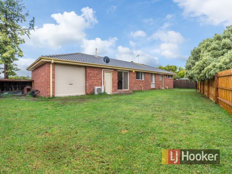 9 Mark Place, Pakenham VIC 3810