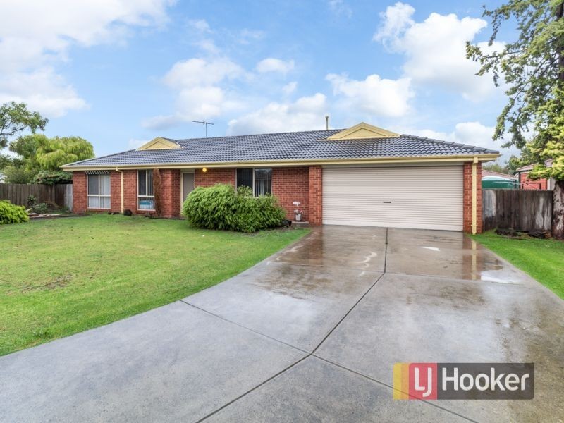 9 Mark Place, Pakenham VIC 3810