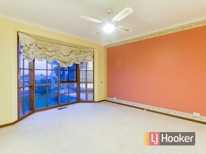 15 Leigh Drive, Pakenham VIC 3810