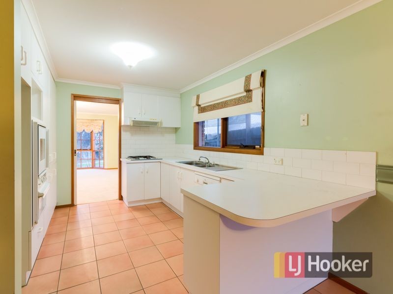15 Leigh Drive, Pakenham VIC 3810