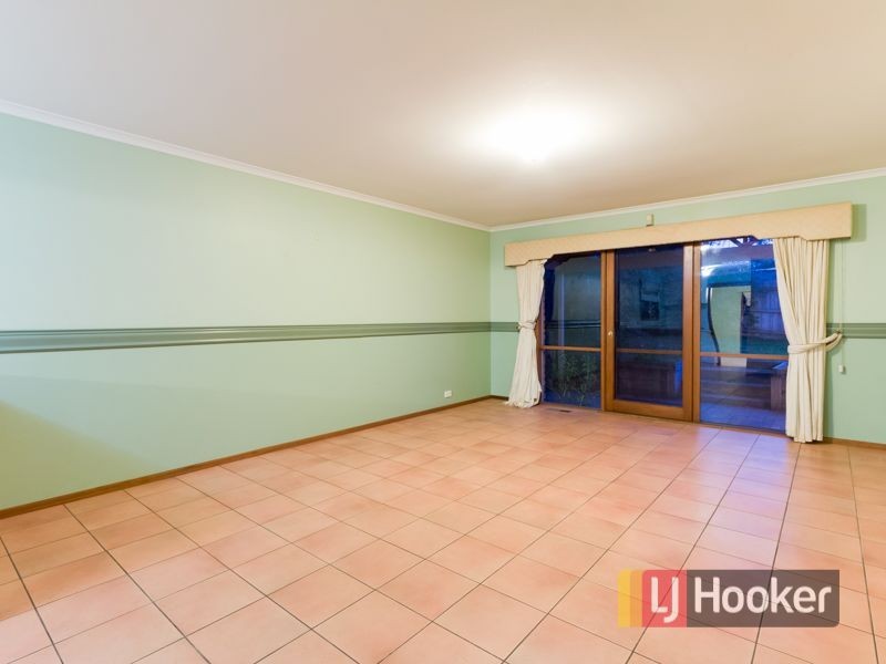 15 Leigh Drive, Pakenham VIC 3810