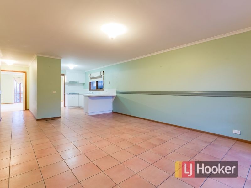 15 Leigh Drive, Pakenham VIC 3810