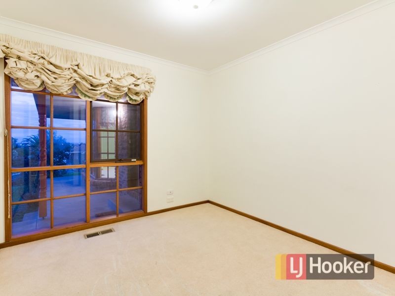 15 Leigh Drive, Pakenham VIC 3810