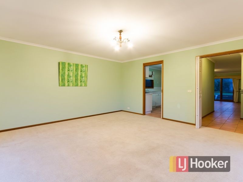 15 Leigh Drive, Pakenham VIC 3810
