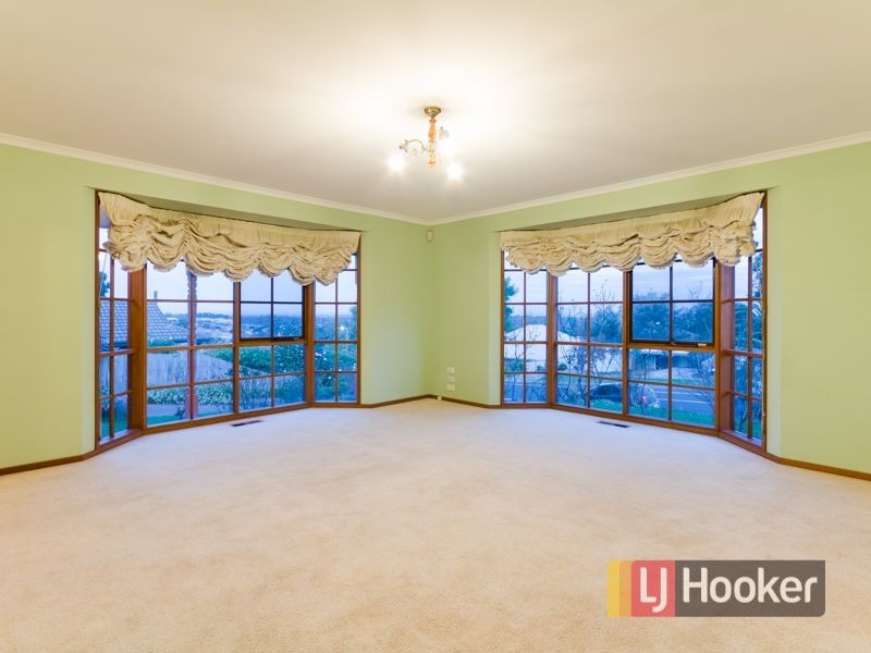 15 Leigh Drive, Pakenham VIC 3810